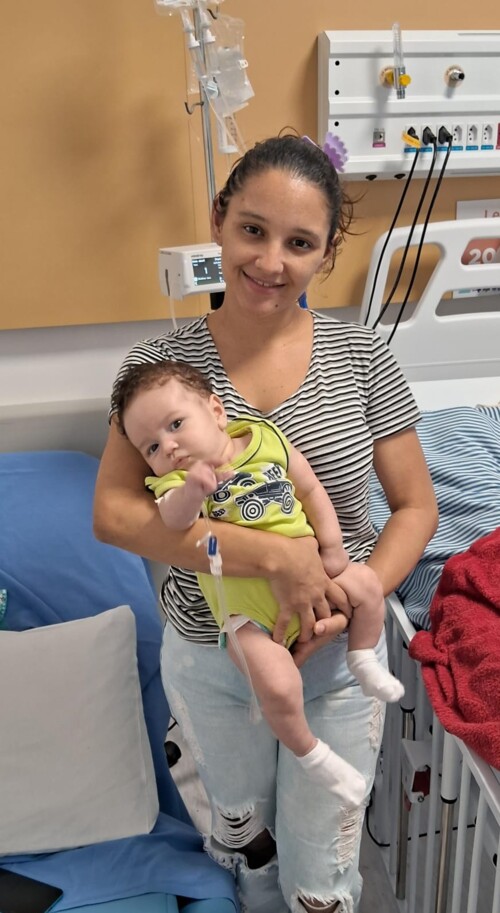 equipe-de-pediatria-do-hmsa-realiza-comemoracao-de-mesversario-para-paciente-em-internacao